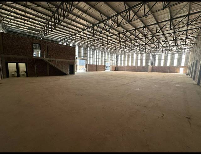 1,300M² WAREHOUSE TO LET IN LANSERIA